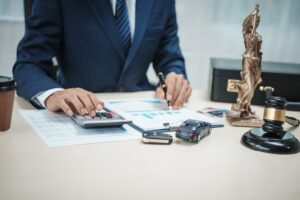 A man in a suit sells cars, offers online insurance and car loans, comprehensive coverage, cash withdrawals via credit cards, and free legal consultations.